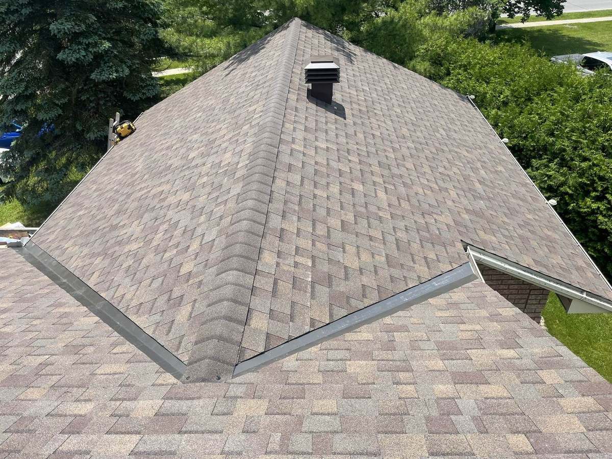 Completed asphalt shingle roof by Rob's Quality Roofing near Merrickville, Ontario